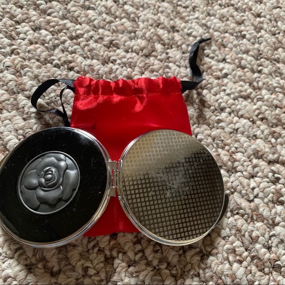 Macy’s compact mirror - Picture 3 of 3